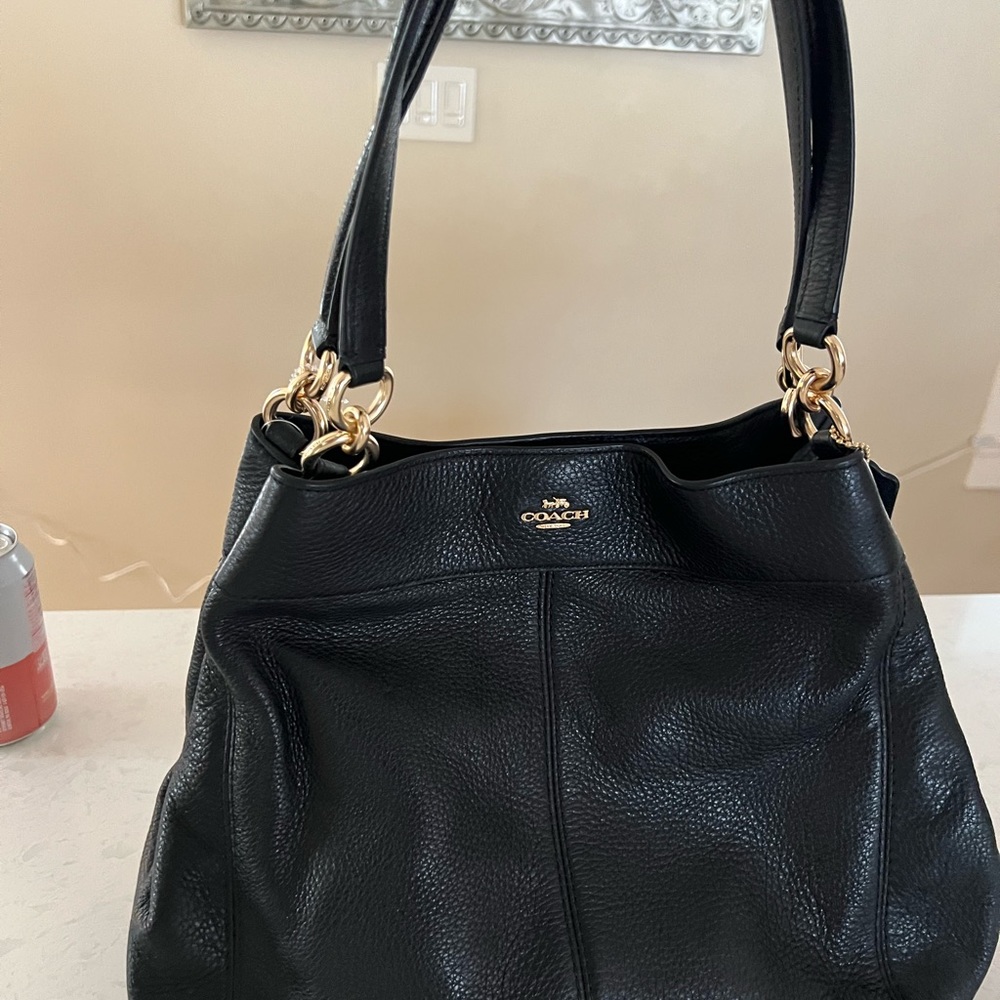 Brand new with tags AUTH Coach pebble black leather shoulder bag